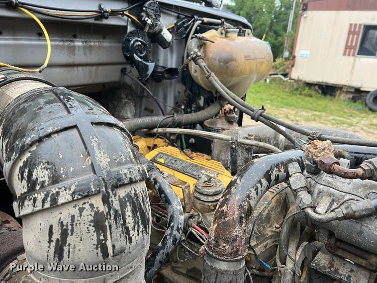 image for item JM9140 1992 White GMC WIA  Semi Truck