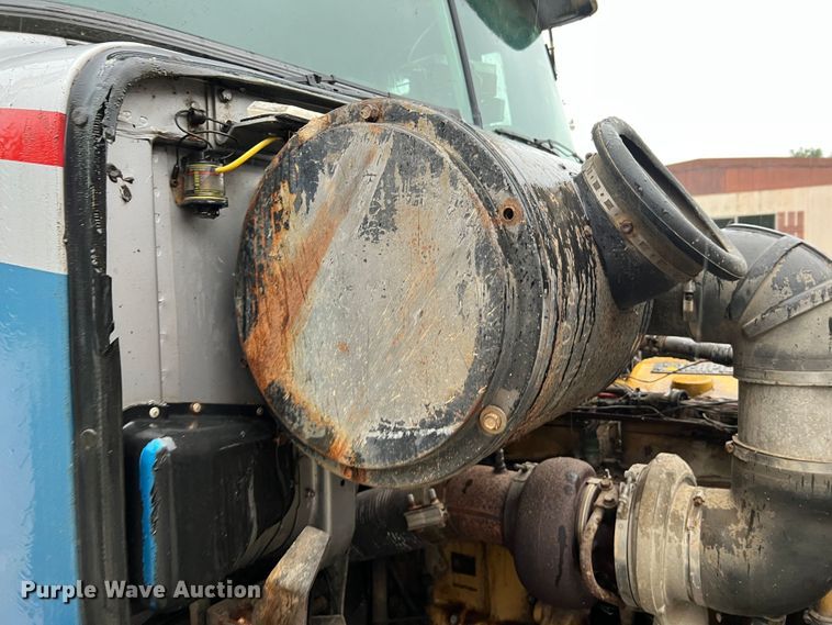 image for item JM9140 1992 White GMC WIA  Semi Truck