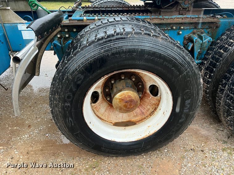 image for item JM9140 1992 White GMC WIA  Semi Truck