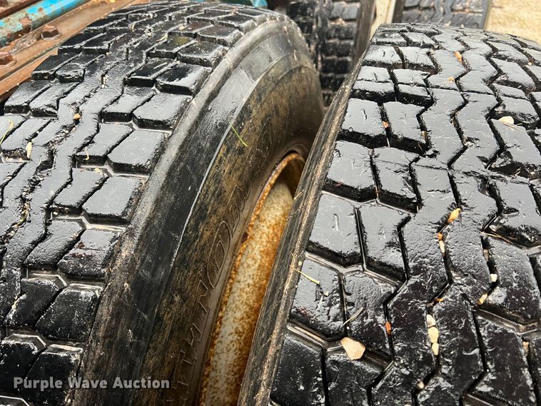 image for item JM9140 1992 White GMC WIA  Semi Truck