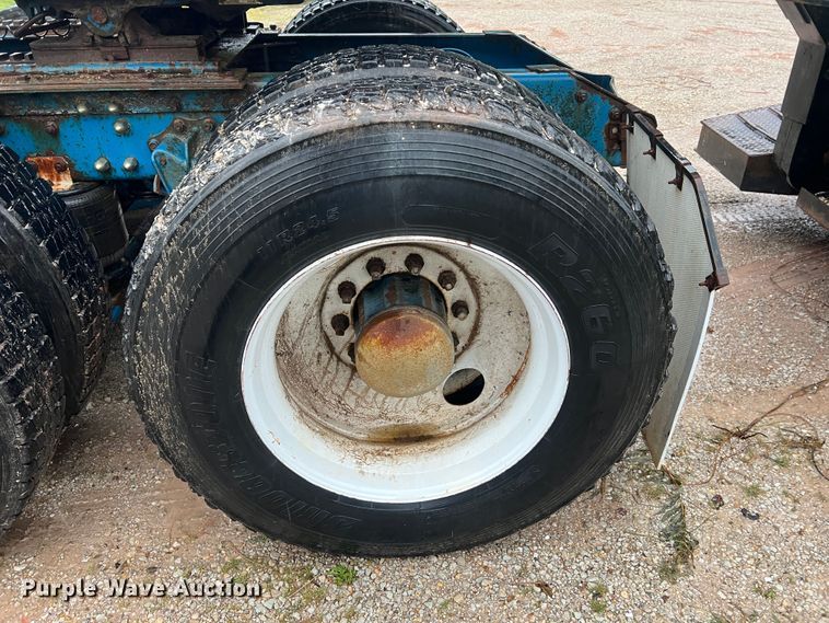 image for item JM9140 1992 White GMC WIA  Semi Truck