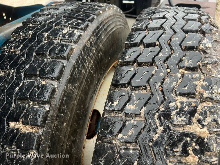 image for item JM9140 1992 White GMC WIA  Semi Truck