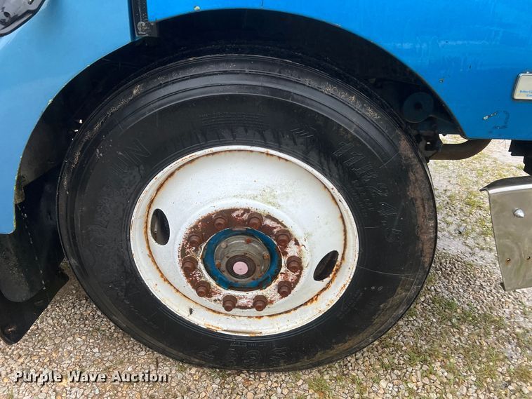 image for item JM9140 1992 White GMC WIA  Semi Truck