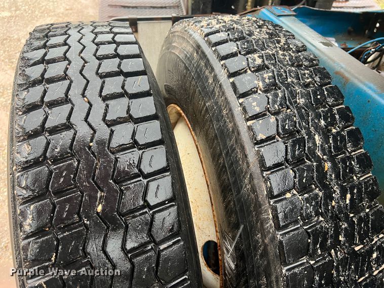 image for item JM9140 1992 White GMC WIA  Semi Truck