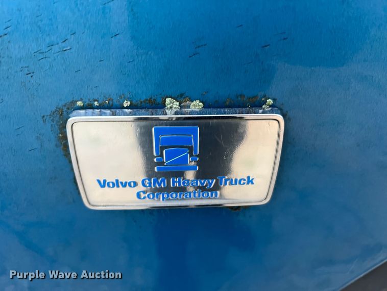 image for item JM9140 1992 White GMC WIA  Semi Truck