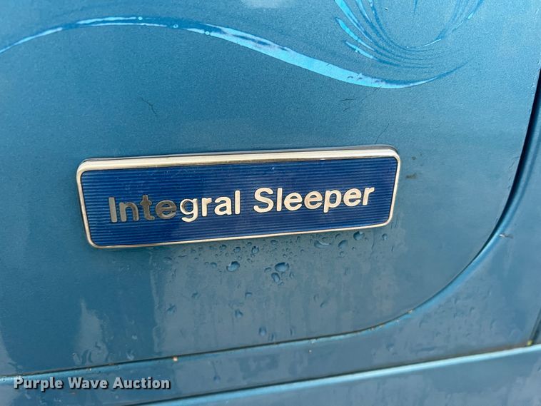 image for item JM9140 1992 White GMC WIA  Semi Truck