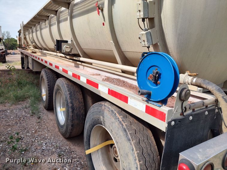 image for item JR9444 2012 Acro 8400  tank trailer