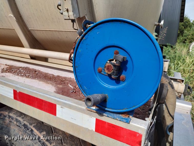 image for item JR9444 2012 Acro 8400  tank trailer