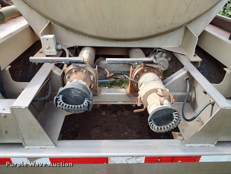 image for item JR9444 2012 Acro 8400  tank trailer