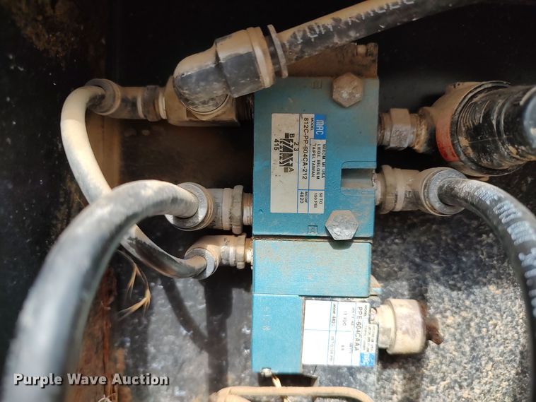 image for item JR9444 2012 Acro 8400  tank trailer