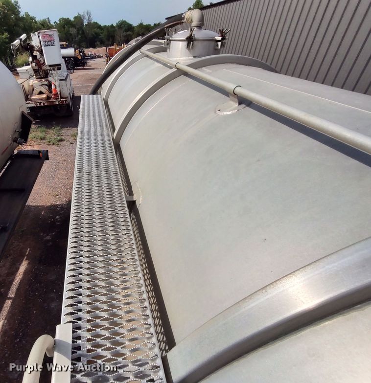 image for item JR9444 2012 Acro 8400  tank trailer