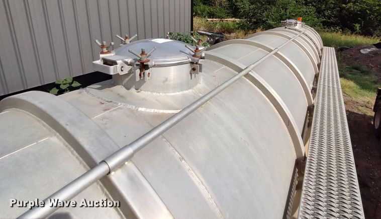 image for item JR9444 2012 Acro 8400  tank trailer