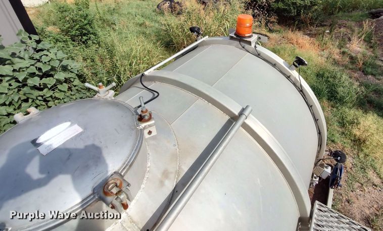 image for item JR9444 2012 Acro 8400  tank trailer