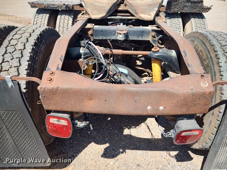 image for item JX9233 1998 Peterbilt 378  semi truck