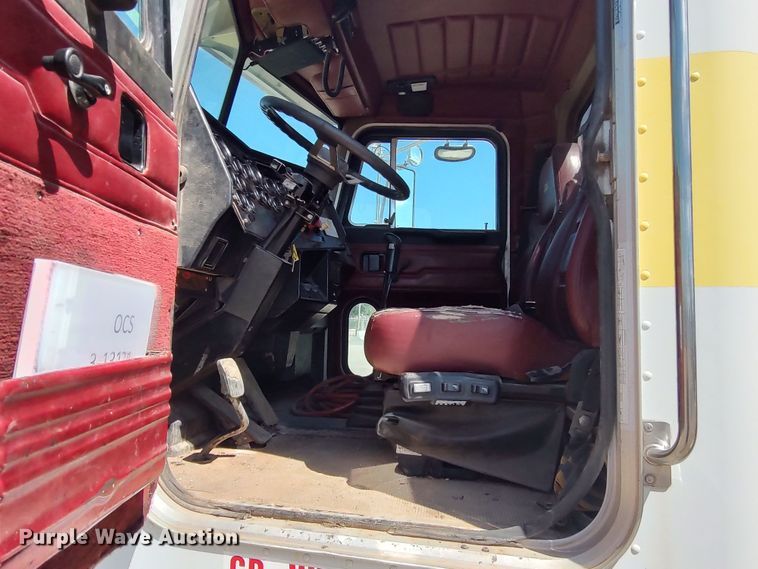 image for item JX9233 1998 Peterbilt 378  semi truck