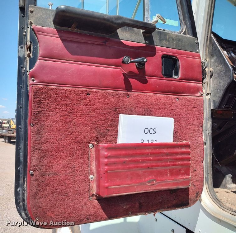 image for item JX9233 1998 Peterbilt 378  semi truck