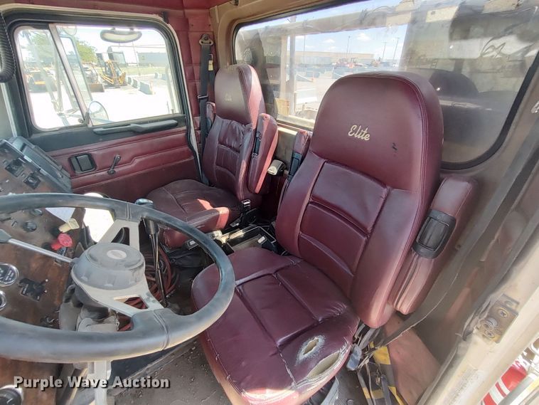 image for item JX9233 1998 Peterbilt 378  semi truck