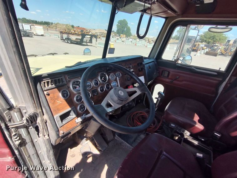 image for item JX9233 1998 Peterbilt 378  semi truck