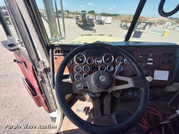 image for item JX9233 1998 Peterbilt 378  semi truck