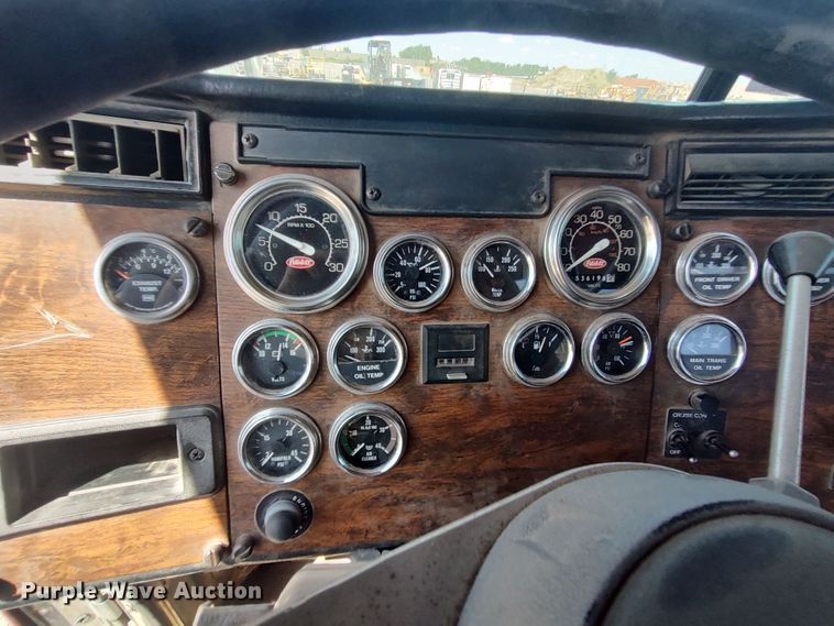 image for item JX9233 1998 Peterbilt 378  semi truck