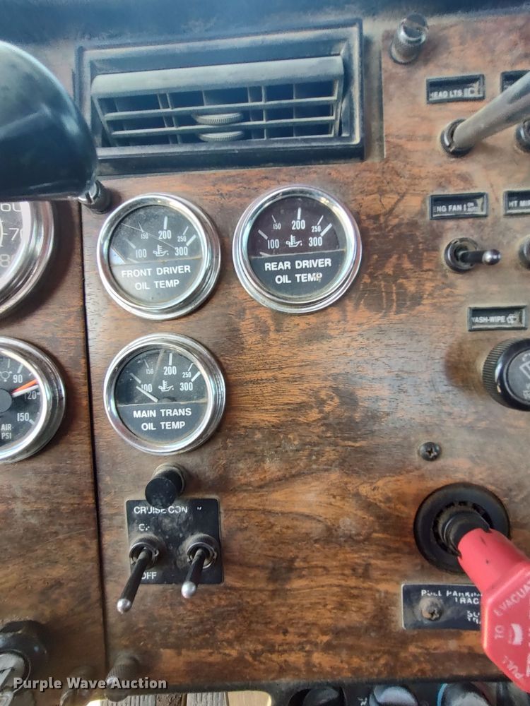 image for item JX9233 1998 Peterbilt 378  semi truck