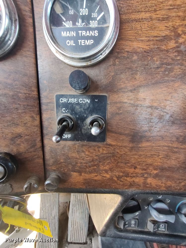 image for item JX9233 1998 Peterbilt 378  semi truck