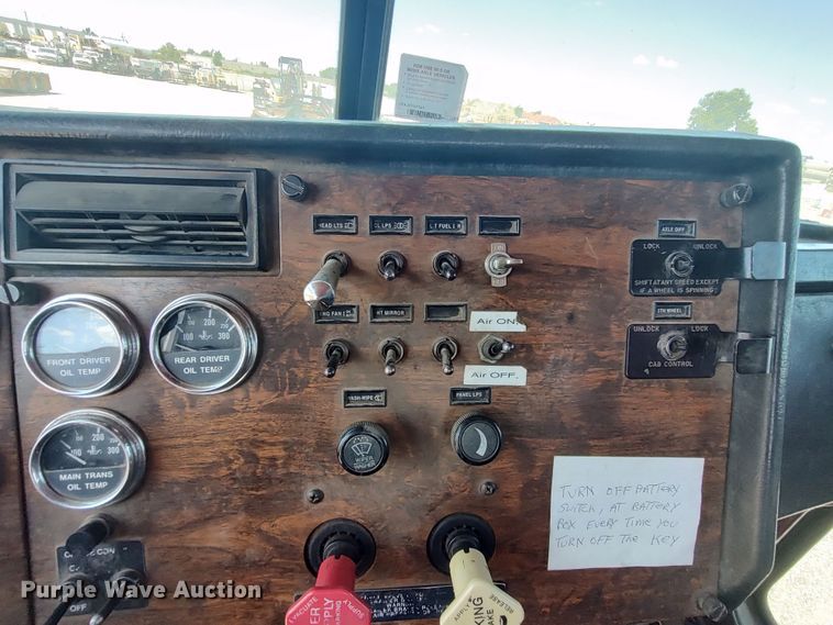 image for item JX9233 1998 Peterbilt 378  semi truck