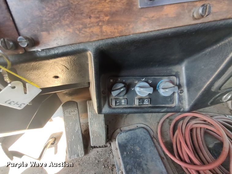 image for item JX9233 1998 Peterbilt 378  semi truck