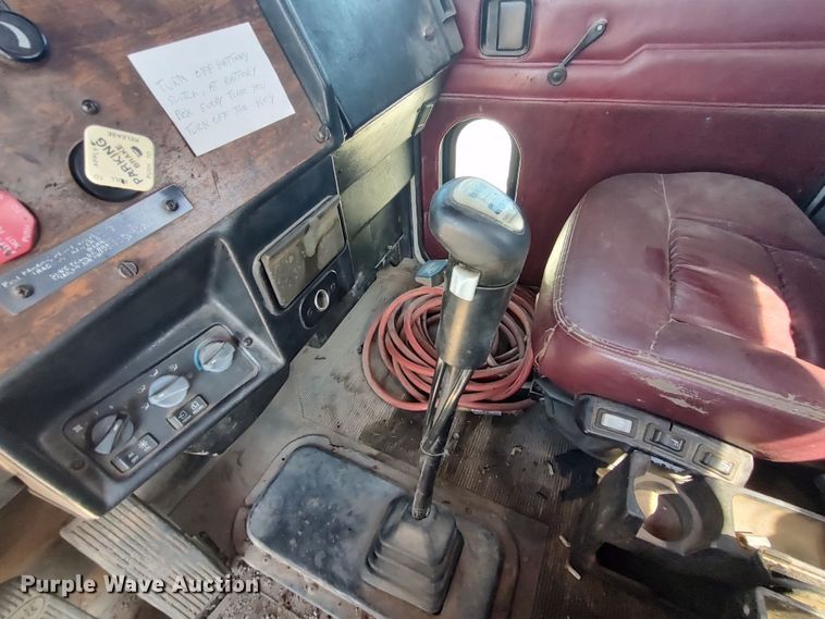 image for item JX9233 1998 Peterbilt 378  semi truck