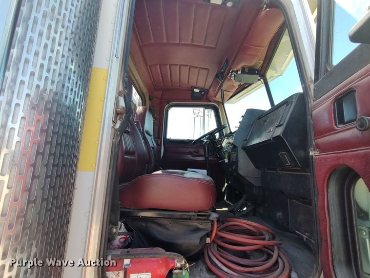 image for item JX9233 1998 Peterbilt 378  semi truck