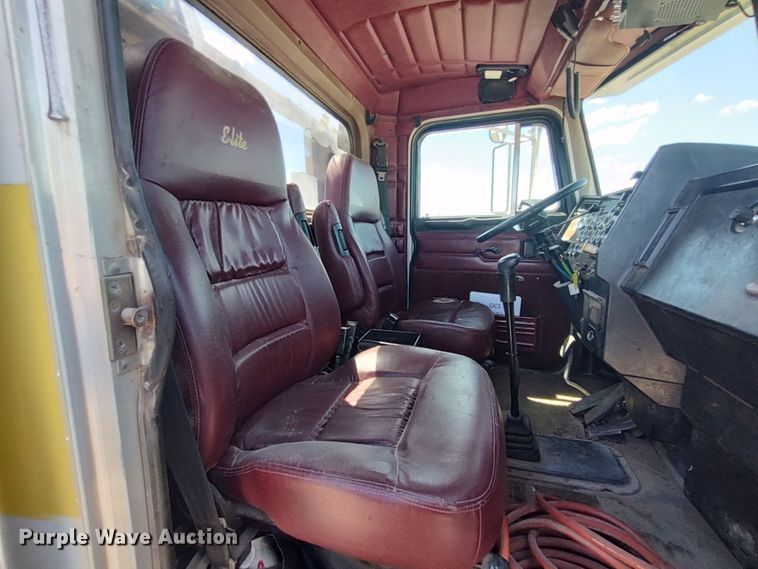 image for item JX9233 1998 Peterbilt 378  semi truck