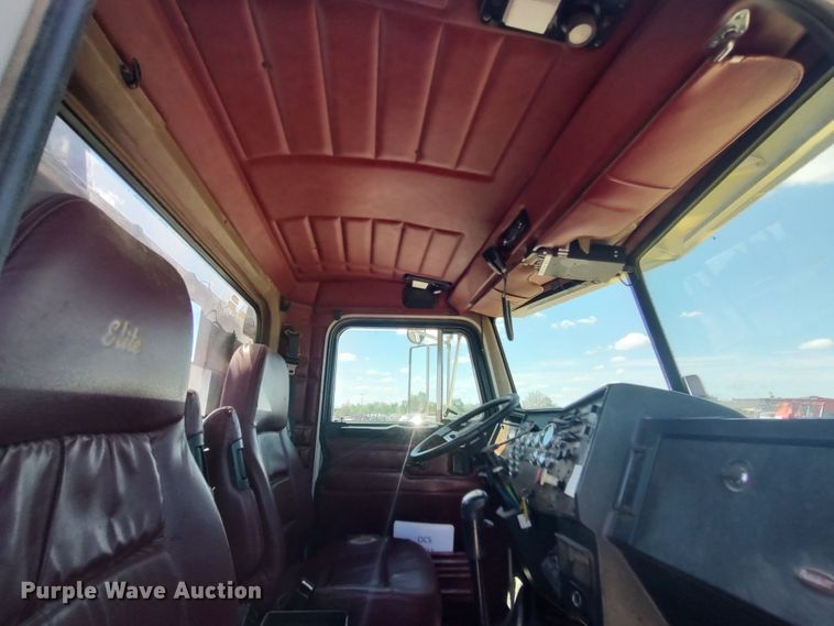 image for item JX9233 1998 Peterbilt 378  semi truck