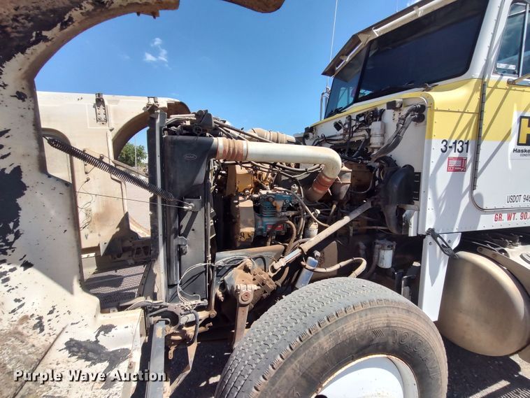 image for item JX9233 1998 Peterbilt 378  semi truck