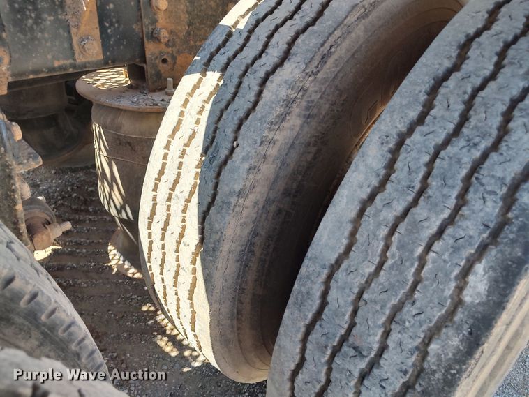 image for item JX9233 1998 Peterbilt 378  semi truck