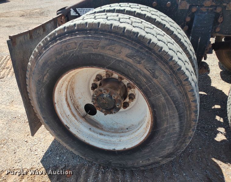 image for item JX9233 1998 Peterbilt 378  semi truck