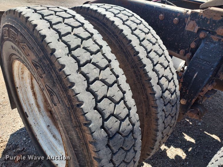 image for item JX9233 1998 Peterbilt 378  semi truck