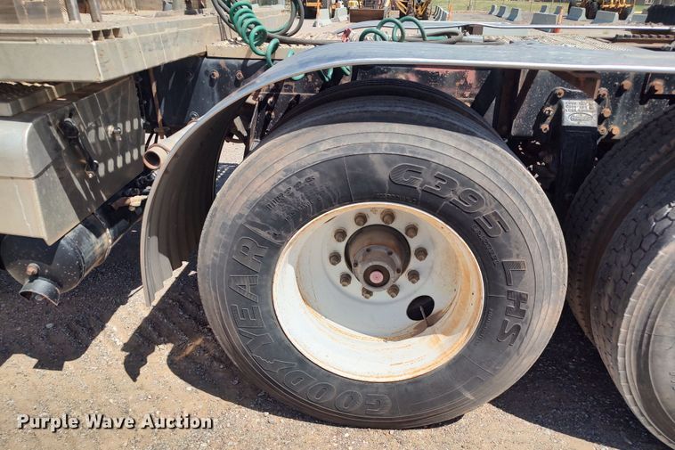 image for item JX9233 1998 Peterbilt 378  semi truck