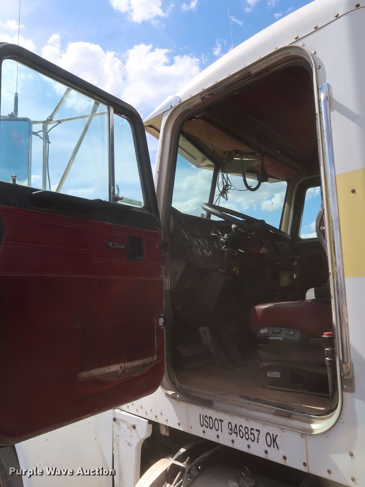 image for item JX9249 1992 Peterbilt 378  semi truck