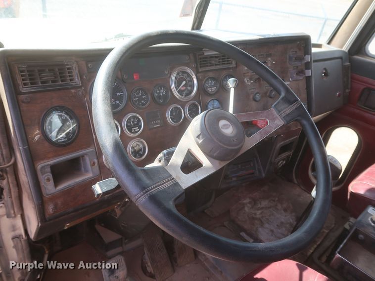 image for item JX9249 1992 Peterbilt 378  semi truck