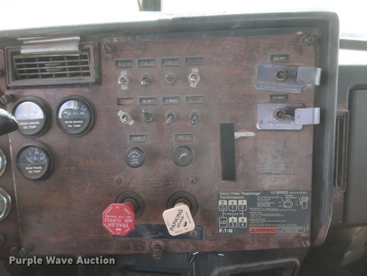 image for item JX9249 1992 Peterbilt 378  semi truck