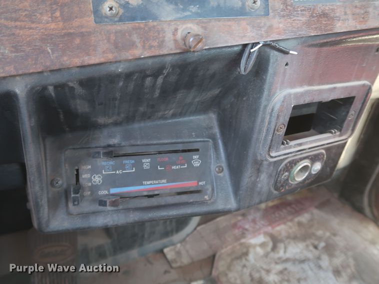 image for item JX9249 1992 Peterbilt 378  semi truck