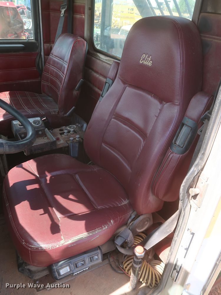 image for item JX9249 1992 Peterbilt 378  semi truck