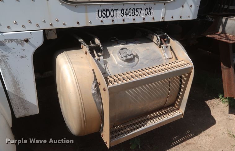 image for item JX9249 1992 Peterbilt 378  semi truck