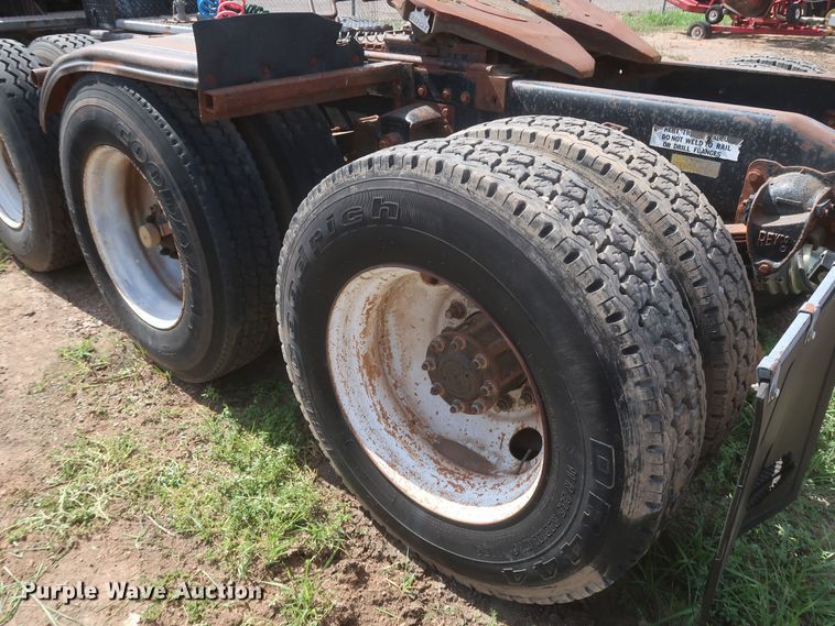 image for item JX9249 1992 Peterbilt 378  semi truck