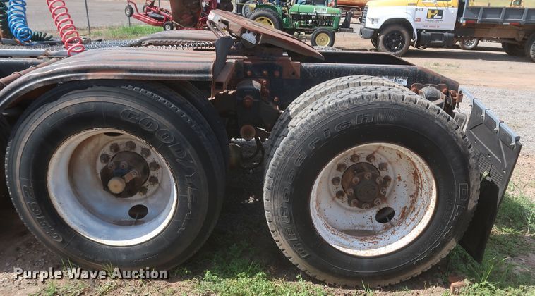 image for item JX9249 1992 Peterbilt 378  semi truck