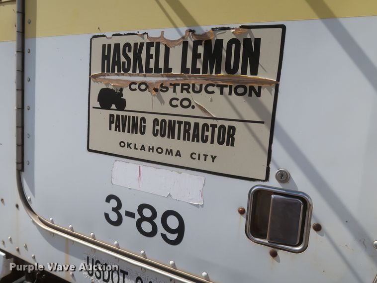 image for item JX9249 1992 Peterbilt 378  semi truck