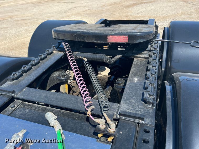 image for item JX9294 1995 Peterbilt 379  semi truck