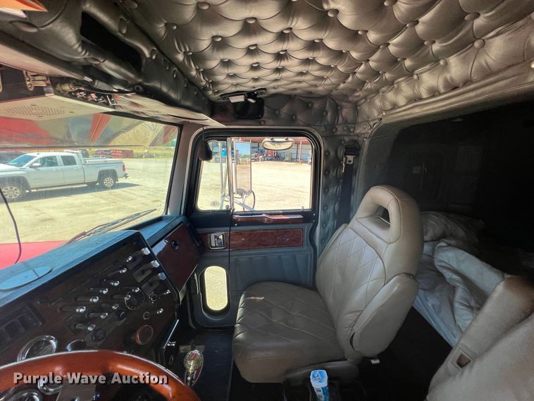 image for item JX9294 1995 Peterbilt 379  semi truck