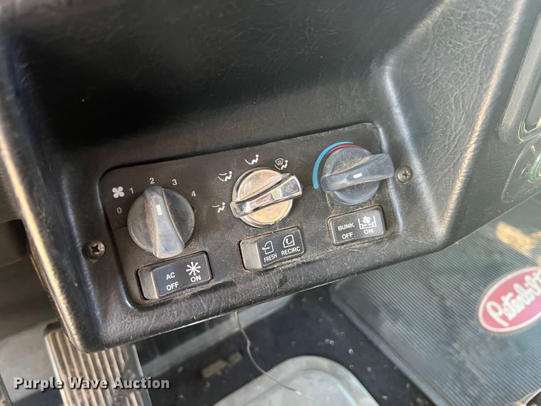 image for item JX9294 1995 Peterbilt 379  semi truck