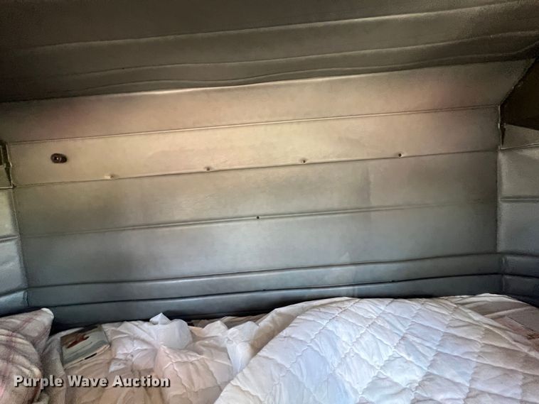 image for item JX9294 1995 Peterbilt 379  semi truck